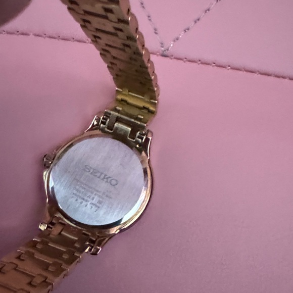 Seiko Women's Gold Watch - Picture 5 of 5